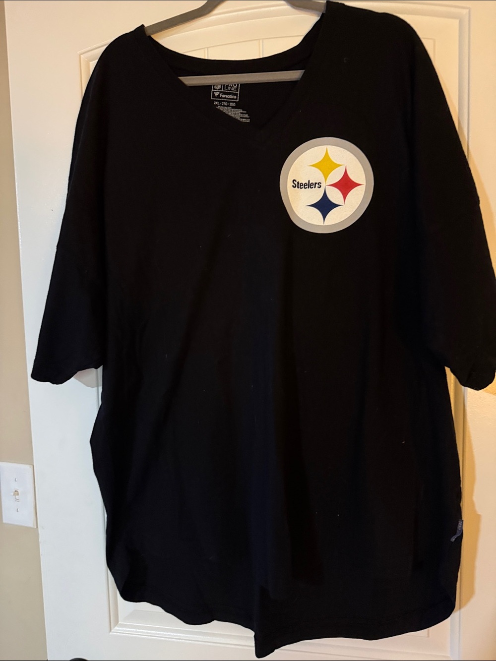Official Steelers - Womens Oversized Black V-Neck T-Shirt